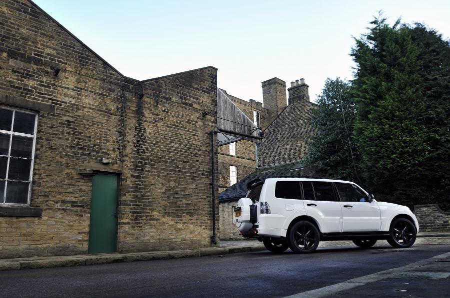  Mitsubishi Shogun Black 2012 года  (UK) (фото 82 из 85)